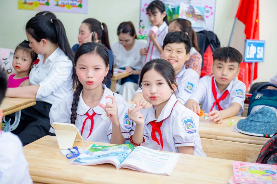 Thầy cô kèm từng em